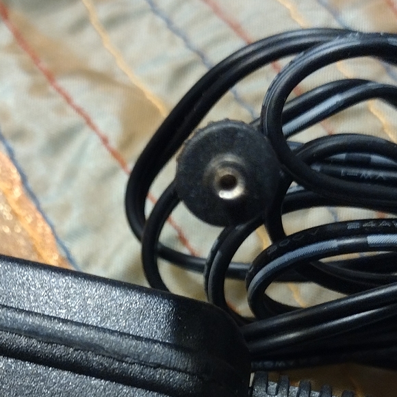 FLO Brand AC/DC Adapter model E128UB-6-100 ( lightly used). OUTPUT 6V - Picture 4 of 4